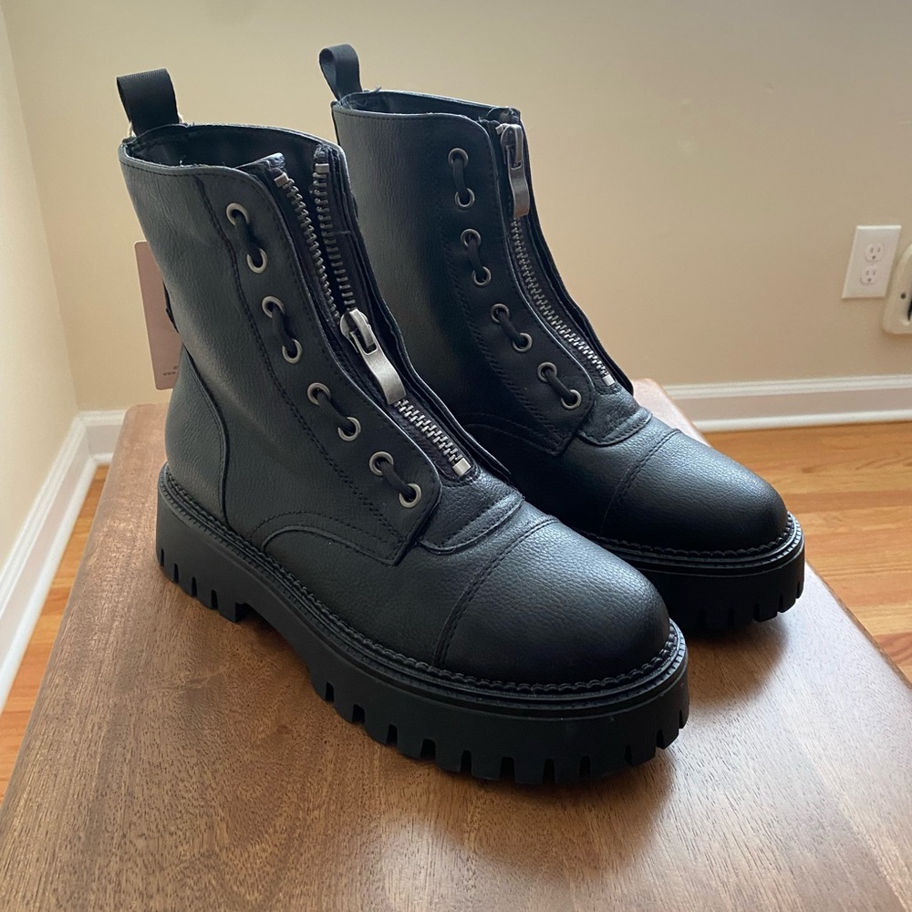 Black faux leather boots - Size 8 W